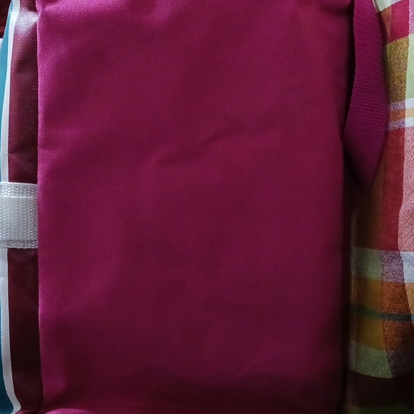 Aerosoles insulated cooler Pink, Green Yellow  Blue strips. Large compartment - Picture 3 of 8